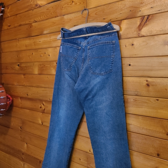 IKEDA • Highwaisted Jeans - Picture 5 of 7